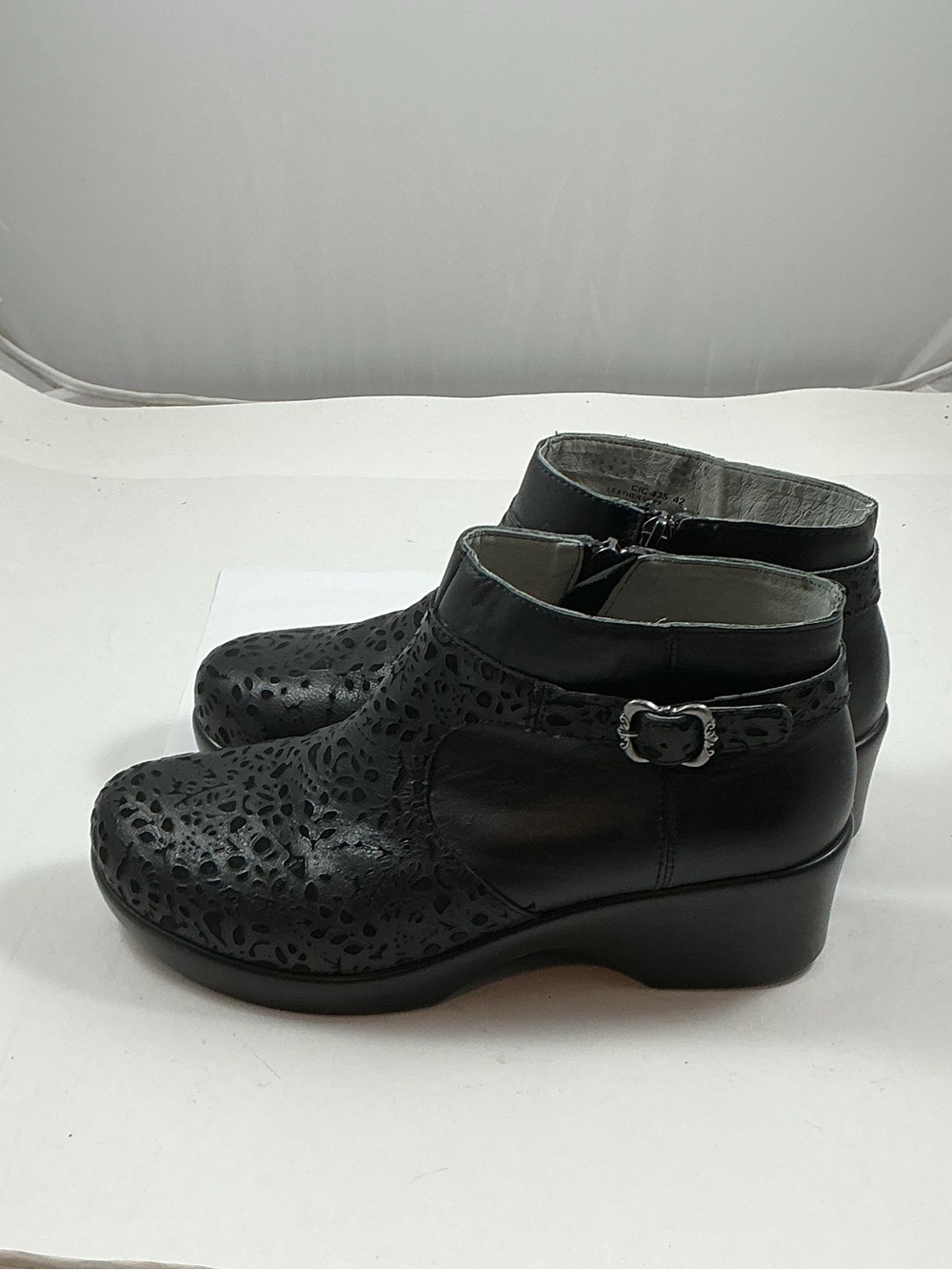 Alegria CIC-435 CiCi Delicut Black Embossed Size 42 - 11.5 - 12 Ankle Boots